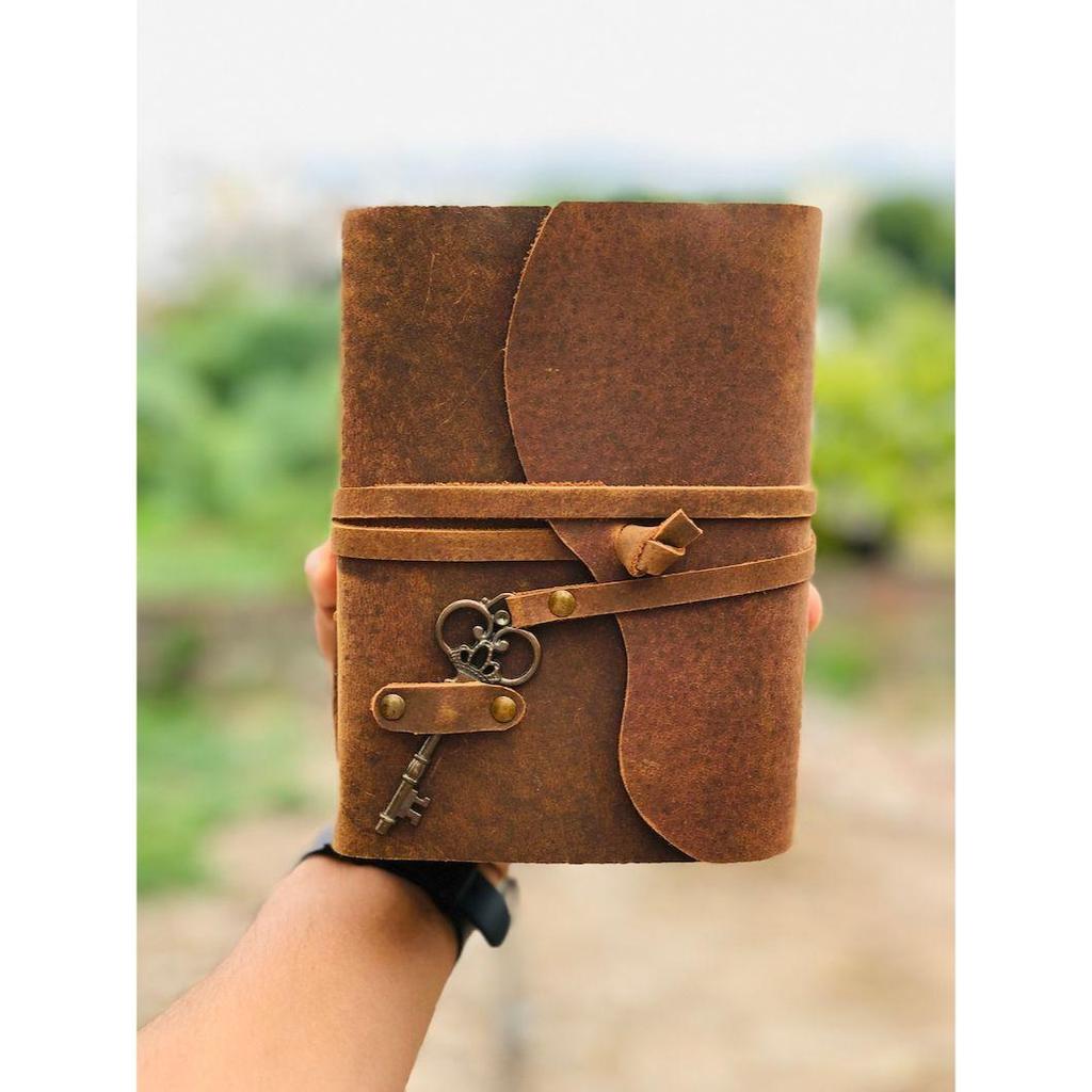 400 Seiten Ledertagebuch mit Schlüssel – Antikes handgefertigtes Büttenrandpapier, Vintage-Ledertagebuch – Buch der Schatten – Tolles Geschenk