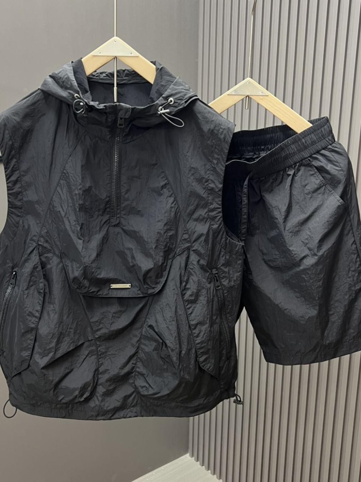 

Повседневный костюм без рукавов с капюшоном, мужская летняя рабочая одежда, тонкий свободный модный жилет без рукавов, шорты, комплект из двух предметов XXXL чёрный