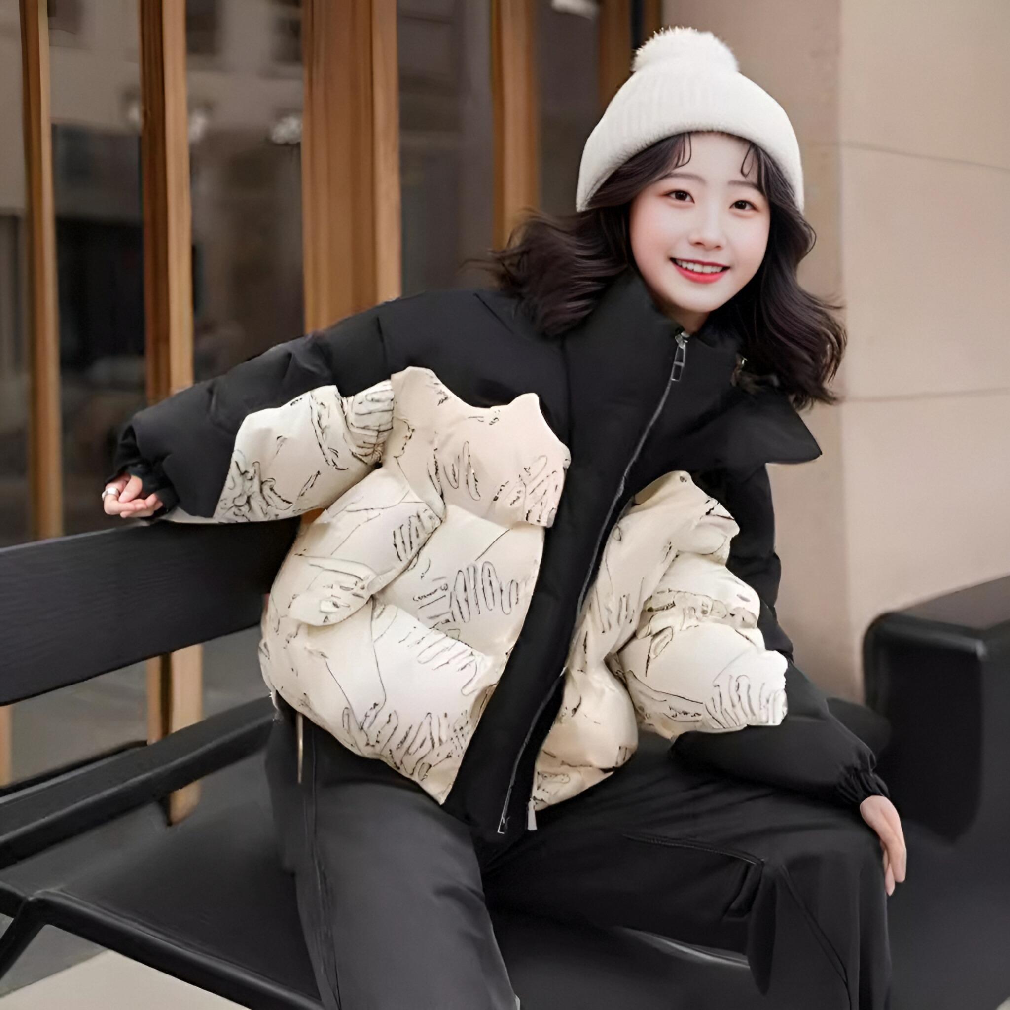 Короткая женская куртка-пуховик из толстого белого утиного пуха с воротником-стойкой — фото 11