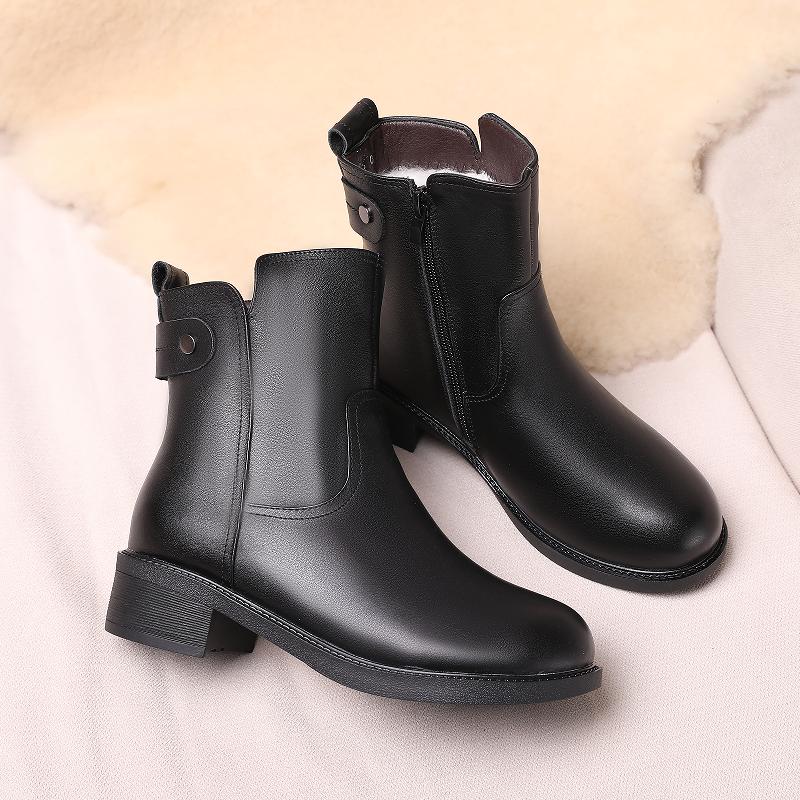 Fashion AIYUQI Women Winter Boots Anti Slip 2025 New Genuine Leather Women Short Boots Large Size 41 42 43 Wool Women Motorcycle Boots