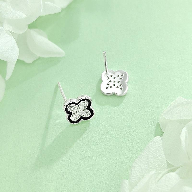 925 Sterling Silver Four-Leaf Clover Stud Earrings - Elegant, Simple, and Luxurious Design for Women.