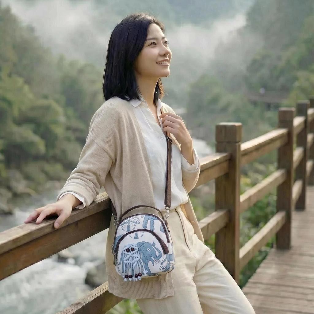 Crossbody Bag with Ethnic Style From Yunnan, A Fresh and Small Bag, Lightweight and Suitable for Carrying A Mobile Phone.