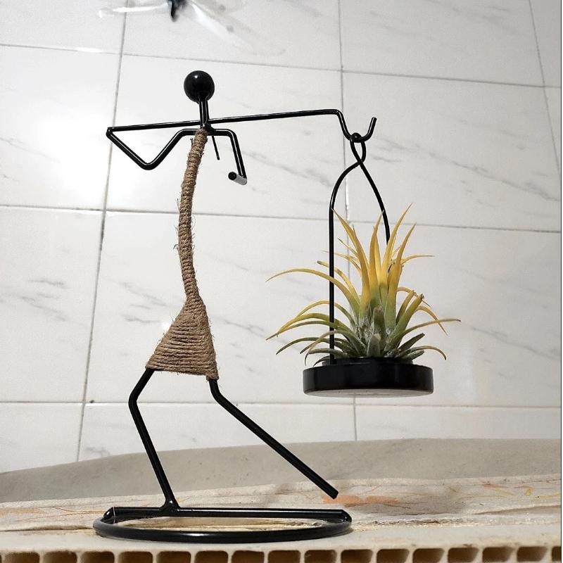 Nordic Metal Candle Holder – Handmade Abstract Character Candlestick for Home or Wedding Decor