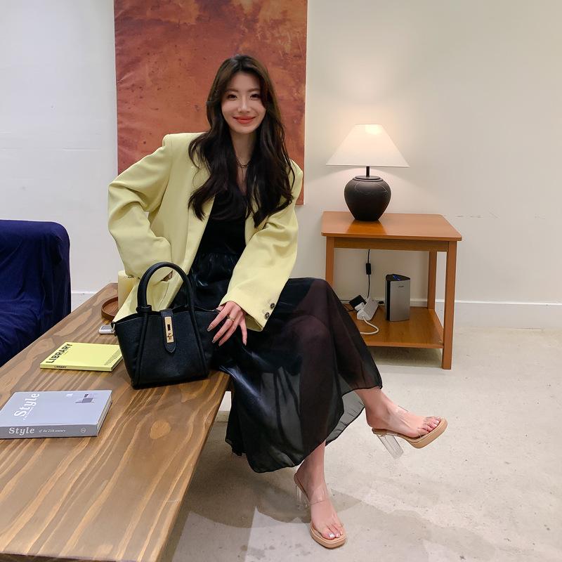 Transparent high-heeled sandals for women's 2025 summer new one-word with thick-soled waterproof table thick-heeled crystal slippers for women's ou