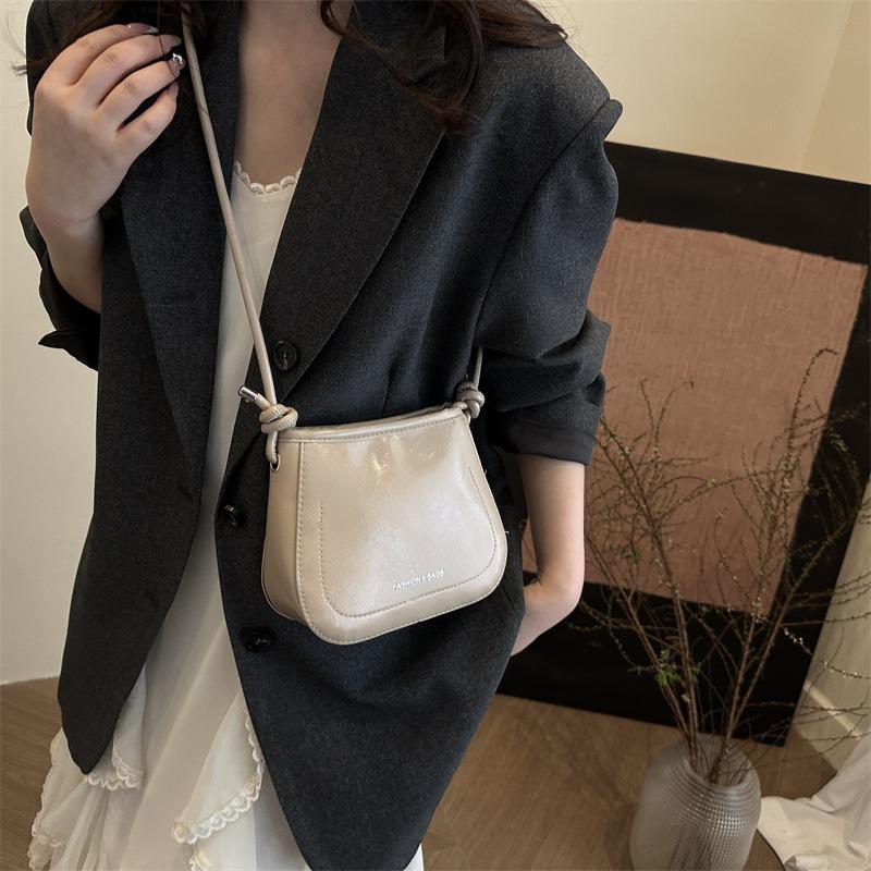 Fashion, lightweight and casual solid color new simple shoulder bag high texture versatile portable messenger bag women