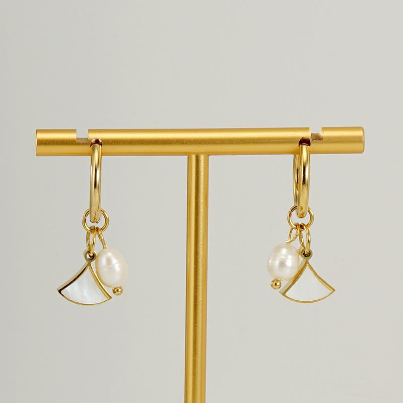 New European and American style stainless steel pearl earrings, versatile and stylish, with a unique fan-shaped design, made of titanium steel for