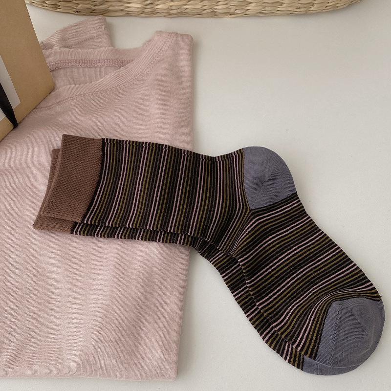 Ladies Spring and Autumn New Classic Color Matching Stripes Boneless Tube Socks