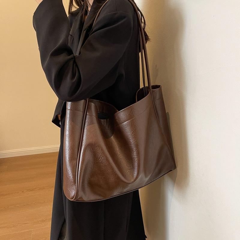 Retro large-capacity bag, new fashion women's bag, casual shoulder bag, college student tote bag.