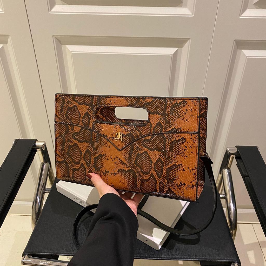 2025 New Trend Handle Envelope Bag Animal Pattern Fashion Temperament Women's Chain Shoulder Bag Dinner Bag Hand