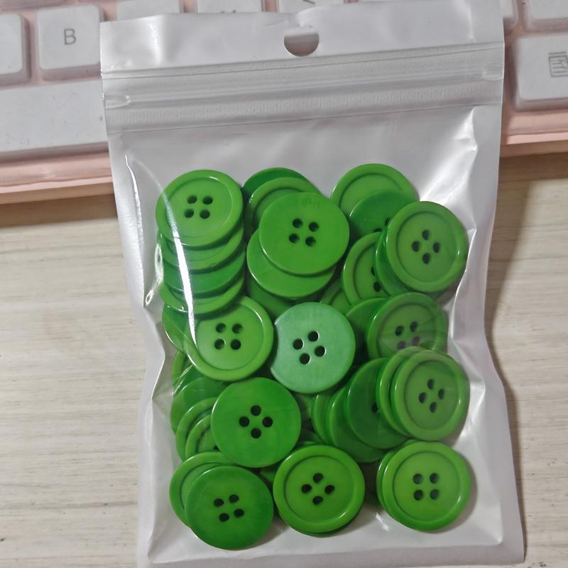 50 Stück Einfache 4-Loch-Knöpfe 20 mm Rund Harz Flachrücken Knöpfe Pullover Rock Zubehör