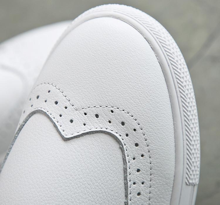 Dámské bílé mokasíny z hovězí kůže: Všestranné kožené nazouvací boty pro jaro/léto 2025