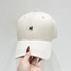 The new Japanese soft-top baseball hat for men and women is simple and versatile, and the small H letter embroidered cap has a curved brim to show