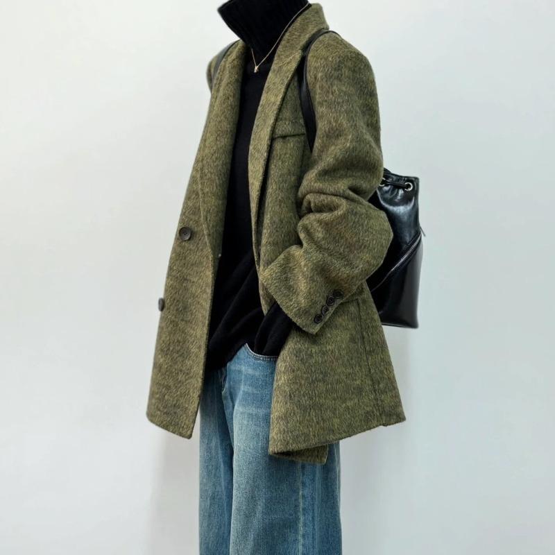 Green woolen coat women, short suit