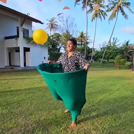 Granny Pants Outdoor Yard Game Inflatable Ball Relay Set with Giant Stretchy Pants Balls And Pump Backyard Field Recreational
