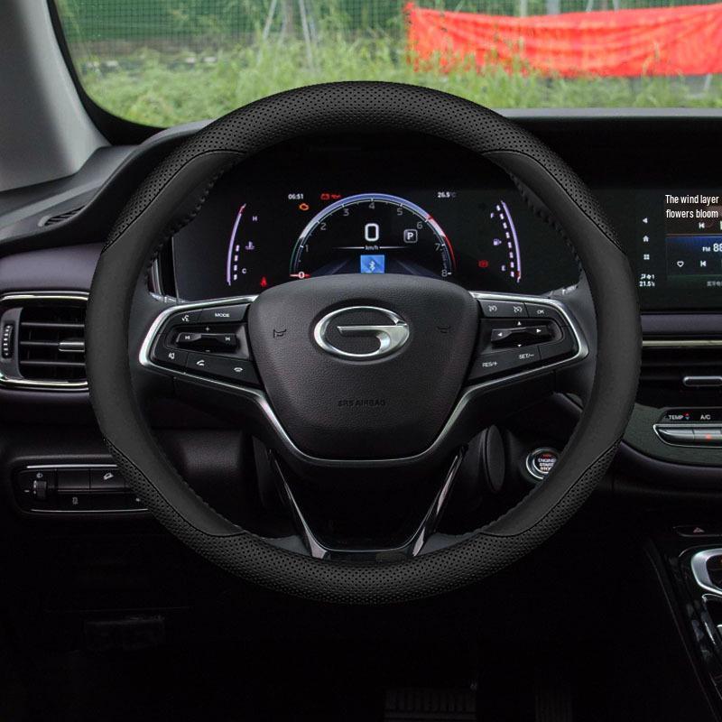 Trumpchi M6 Max Pro Nappa Leather Steering Wheel Cover: Ultra-Thin, Anti-Slip, Sweat-Absorbing, All-Season.