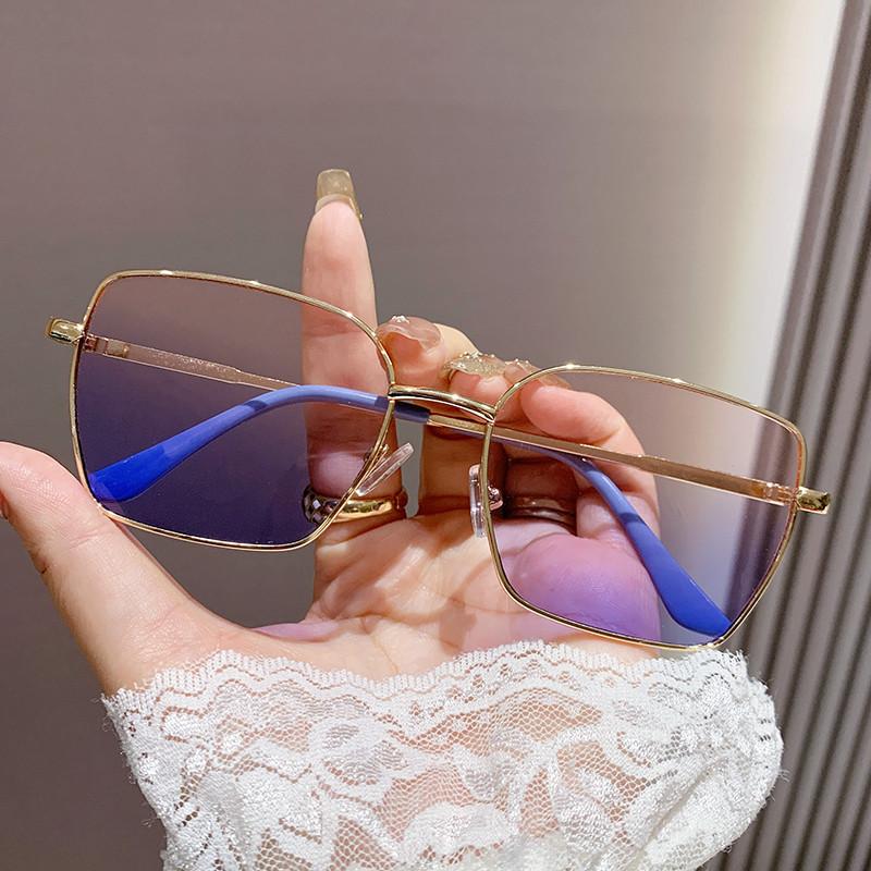 New Vintage Square Sunglasses Women Men Metal Frame Rectangle Sun Glasses Female Eyewear Oculos De Sol Male Female Eyeglasses