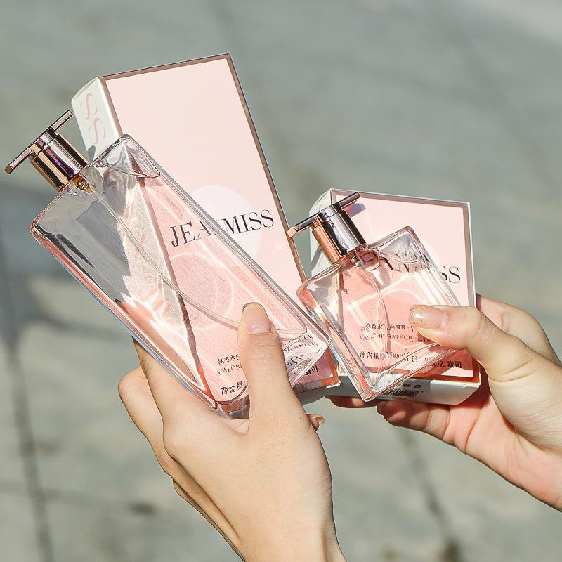 Influencer-Style Floral Niche Perfume: Long-Lasting Lady's Fragrance.