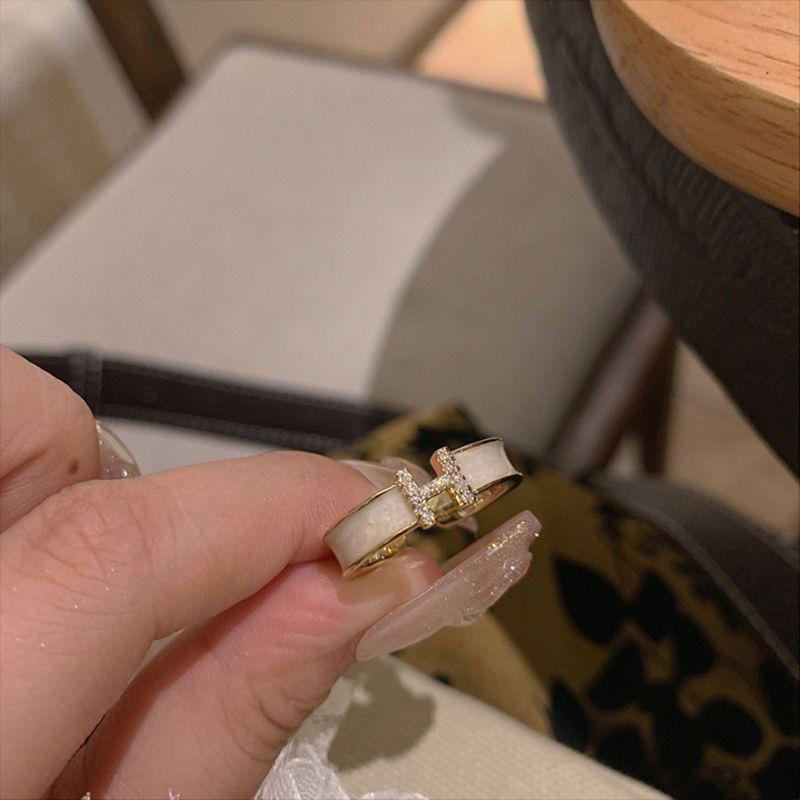 Kvinners justerbare diamantring med H-bokstav – Elegant design for sosietetskvinner