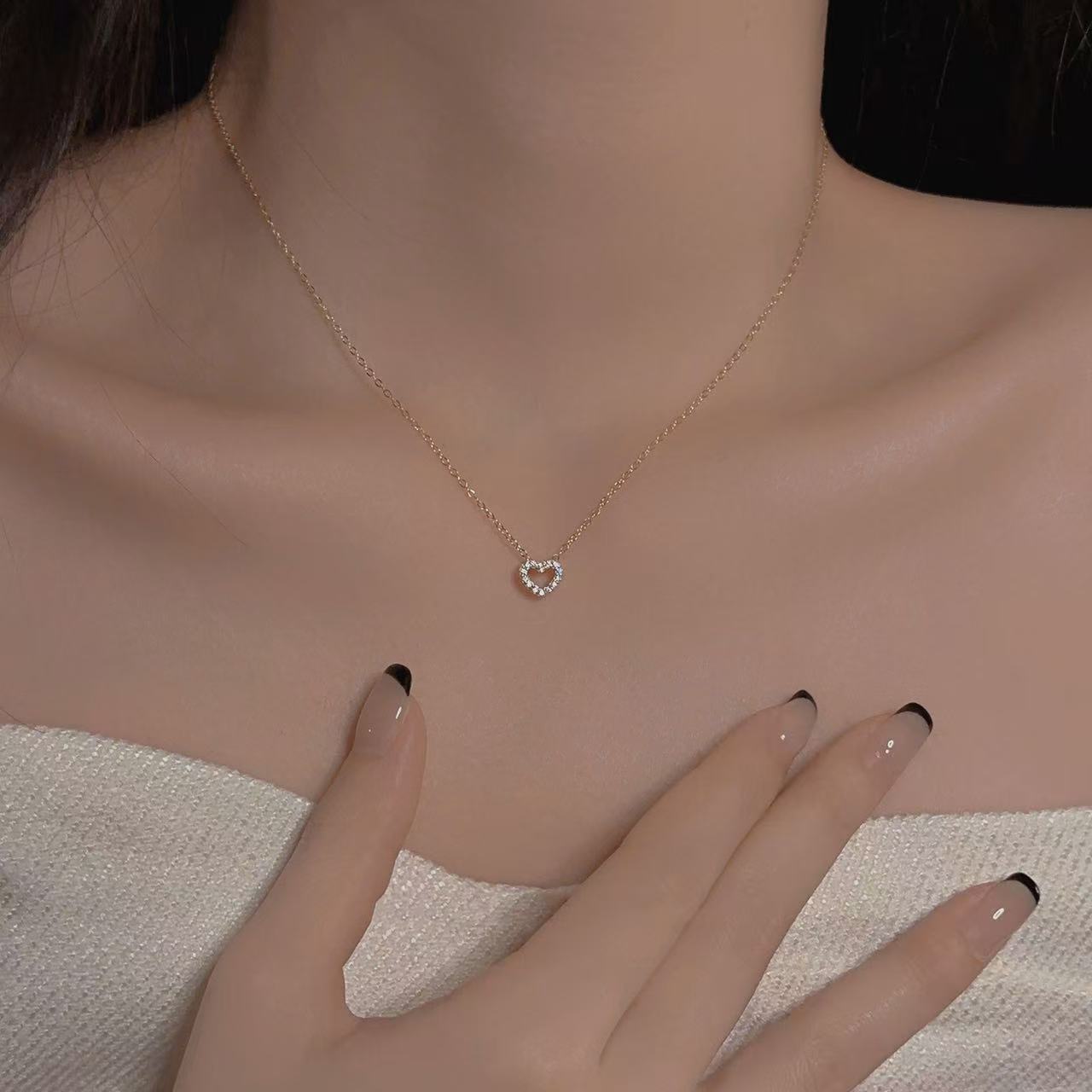 

Маленькое ожерелье Love Hollow для женщин, корейская версия, сладкий темперамент, универсальная цепочка на ключицу