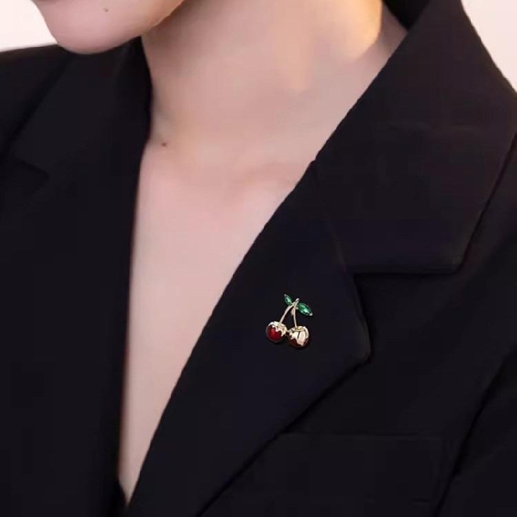 Lustrous Cherry Brooch Jewelry Accent Vibrant Green Zircon Cherry Brooch Unique Designs Badge for Clothing Decoration
