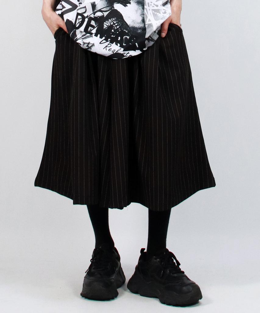 Deumakeu M Real Wide Two Tuck Stripe Bumuda Pants - Black