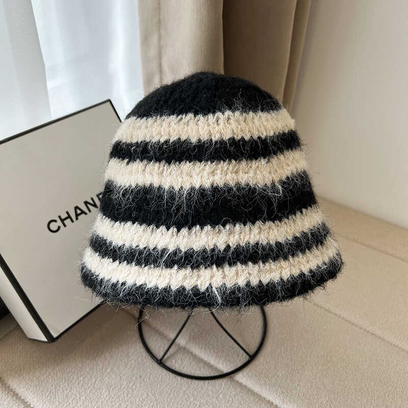 

New knitted striped bucket hat women s autumn and winter temperament simple and versatile face small wool bucket hat Adult average size (56-58cm)