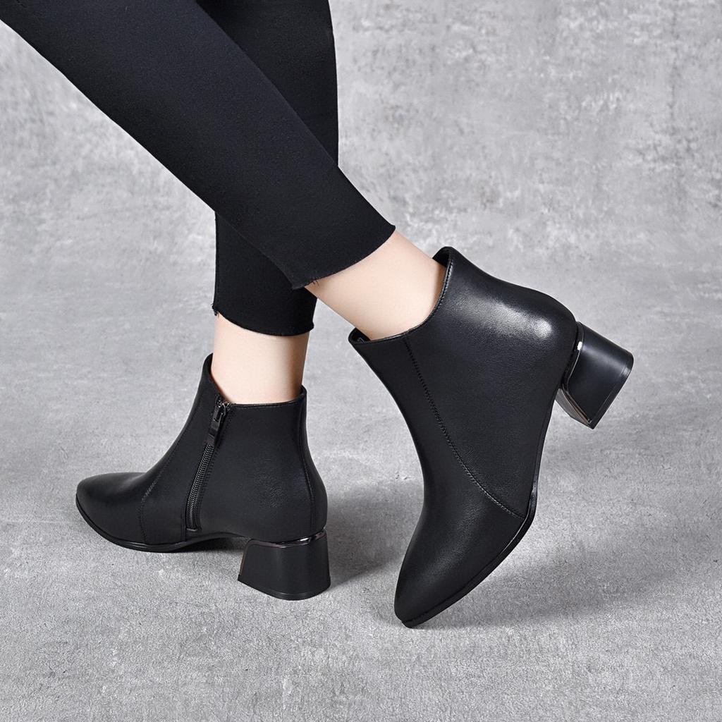 Leather Boots Women's Autumn and Winter Ankle Boots Pointed Head Thick Heel Temperament Short Boots Simple Cowhide Medium Heel Women's Fashion Boots
