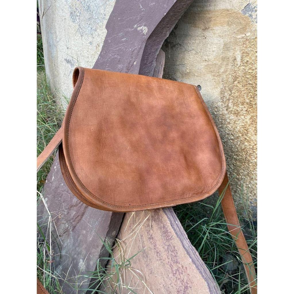 Handmade Leather Crossbody Saddle Bag: Personalized Shoulder Purse