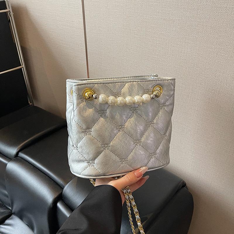 Korean version of fashion diamond chain bag women's bag 2025 new simple bucket bag niche shoulder messenger bag