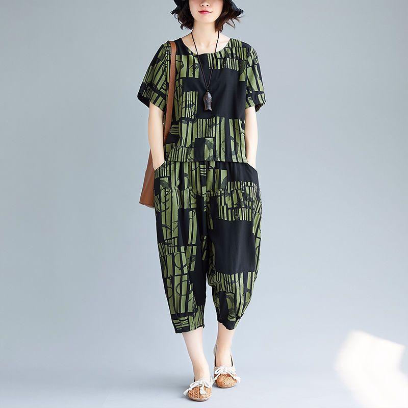 

Женский комплект с круглым вырезом, коротким рукавом, эластичной талией, карманами, повседневный наряд. Женская футболка с принтом линий, широкие укороченные брюки. 3XL зелёный