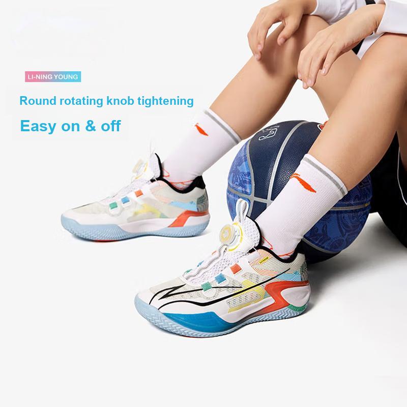 Li Ning Crianças Tecido PU Leve Confortável Antiderrapante Durável Suporte Cano Baixo Tênis de Basquete Tênis Infantil Branco Padrão YKBU075-1
