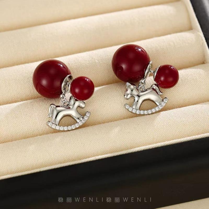 Natal love beans, Hong Kong style red pony earrings women's autumn and winter retro unique and beautiful stud earrings New Year's natal earrings
