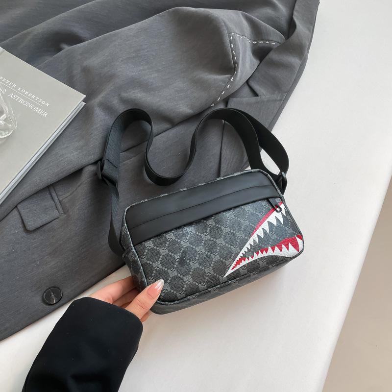 Summer new fashion simple personality casual retro trend light wide shoulder strap comfortable shoulder messenger bag