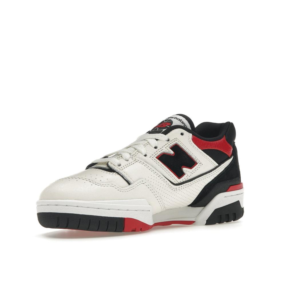 New Balance 550 Chicago Unisex Sneakers Cream Sea-Salt Team-Red BB550STR