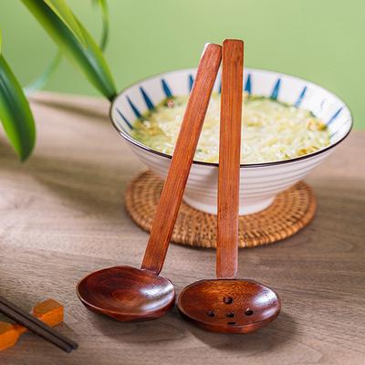 Dřevěná lžíce, kuchyňské naběračky, polévková lžíce, japonské dřevěné servírovací lžíce, velká lžíce na ramen, polévková nudlová lžíce, sítko na chmel, nádobí.