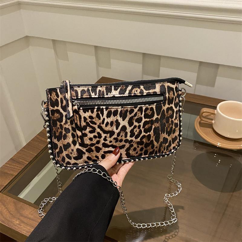 Trendy Small Square Bag With Decorative Stitching For Casual Outings And Shopping