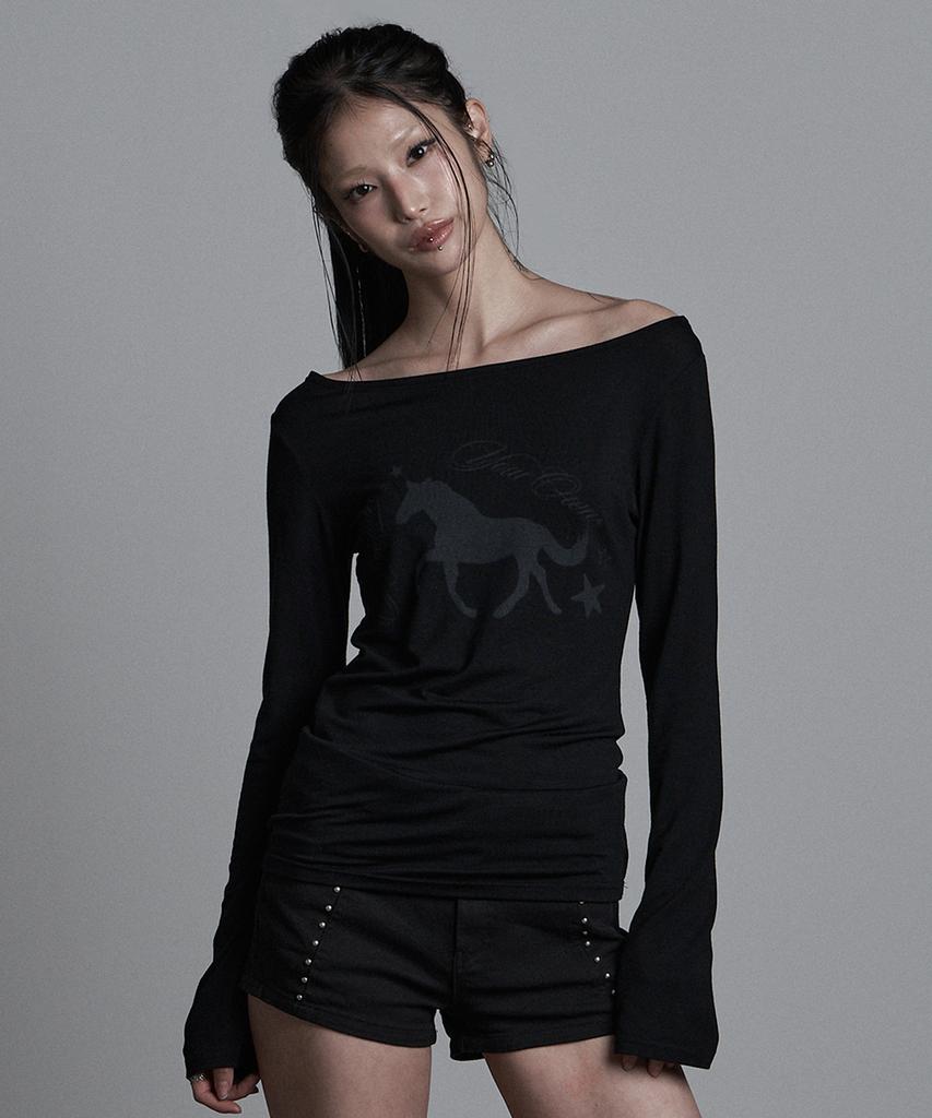 Aejeuyua Horse Boat Neck Long Sleeve Black