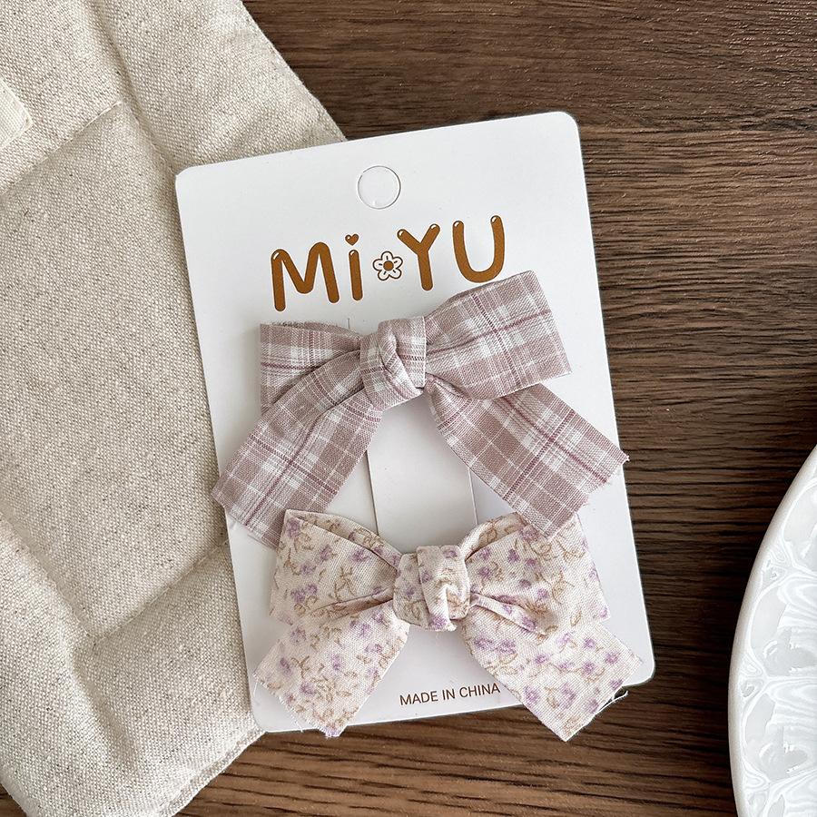 Fabric Floral Bow Bag with Fabric Pleats and Clips for Girls with Checkered Style That Is Versatile and Features Side-blow Hairstyle Hair Clips