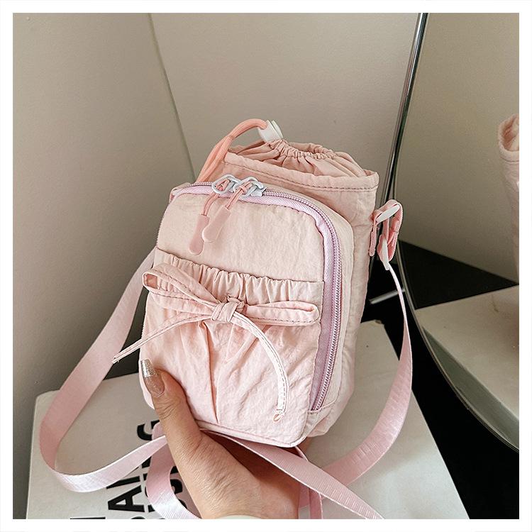 

Ladies high-end sense exquisite messenger small bag, new super-fire walking water cup bag, lightweight nylon waterproof mobile phone bag розовый