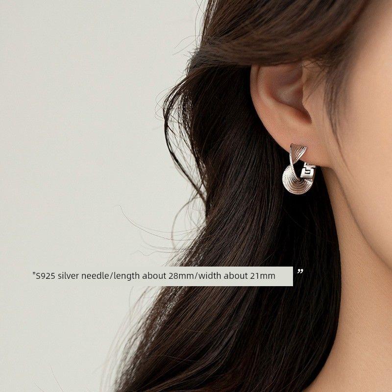 

[Xiangnan] 999 Silver Twisted Earrings Special-Interest Design 2025 New Best Selling Simple Bracelet Earrings Fancy Female Earrings 925 silver needle twist earrings (two price)
