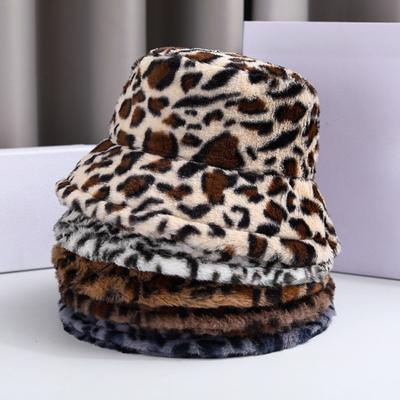 Klobúky, Klobúky s leopardím vzorom, Rybárske klobúky, Dámske klobúky, Teplé klobúky, Vlnené klobúky, Vedrové klobúky