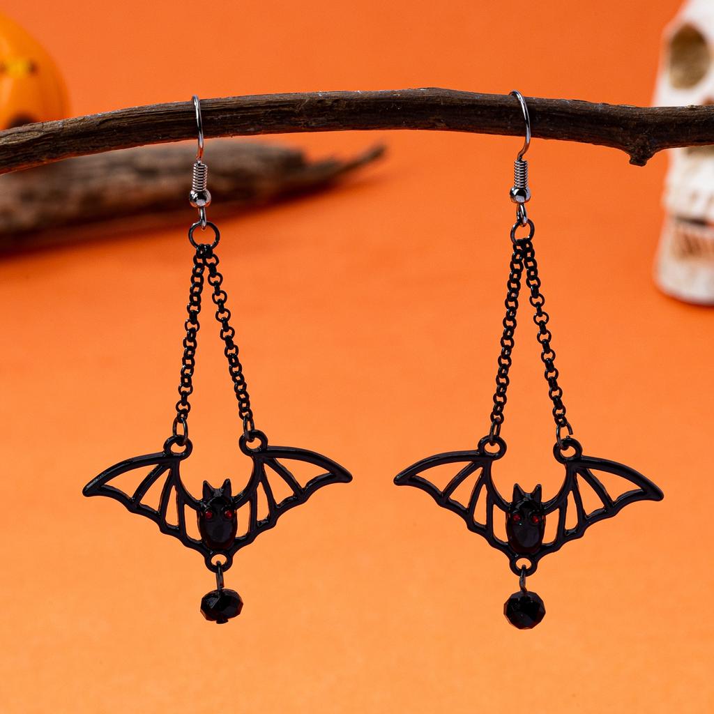 A Pair of Women's Earrings, Halloween Bat Exaggerated Dark Earrings and Jewelry, Suitable for Halloween Wear