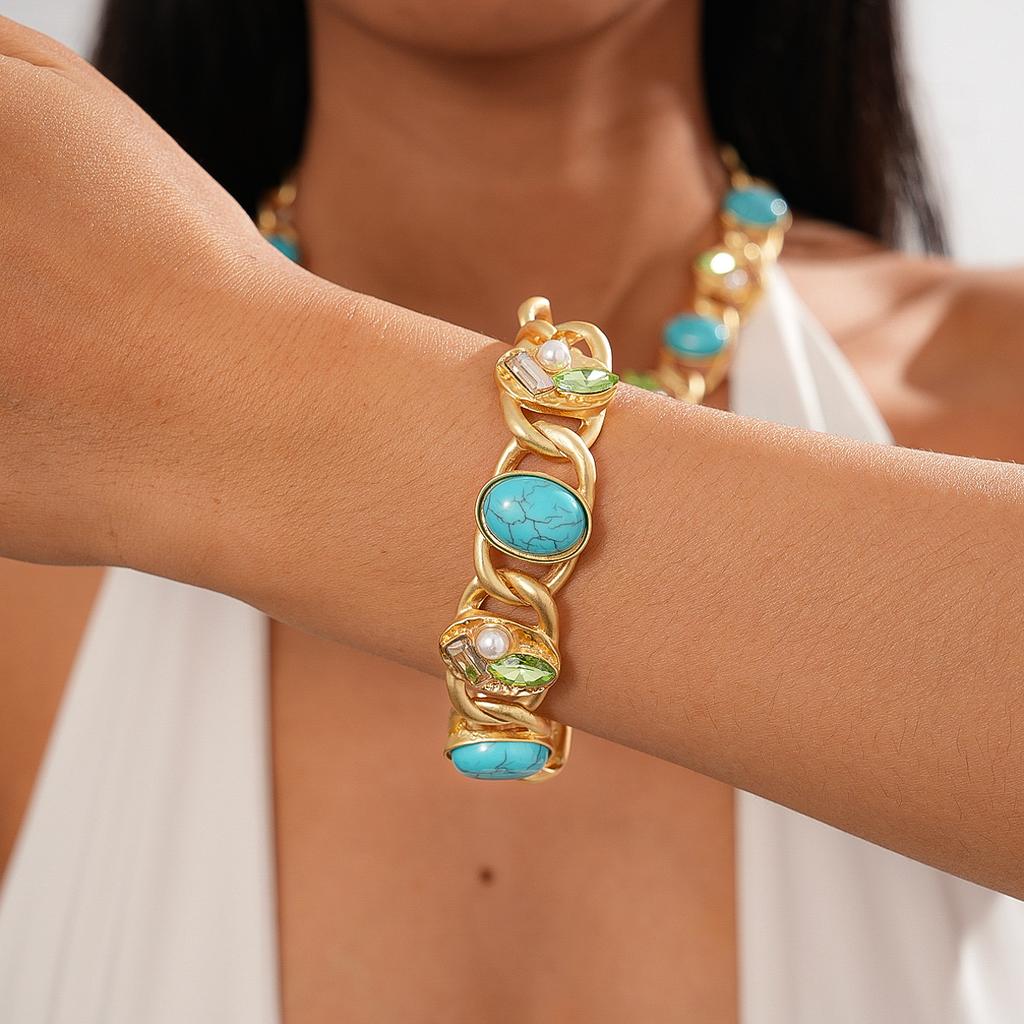 მოდური სამკაული ქალის კომპლექტისთვის