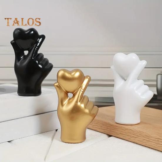 Liebe Herz Geste Figurine Hält Herz Hand Harz Statue Skulptur Hause Büro Hochzeit Party Desktop Dekoration Ornament