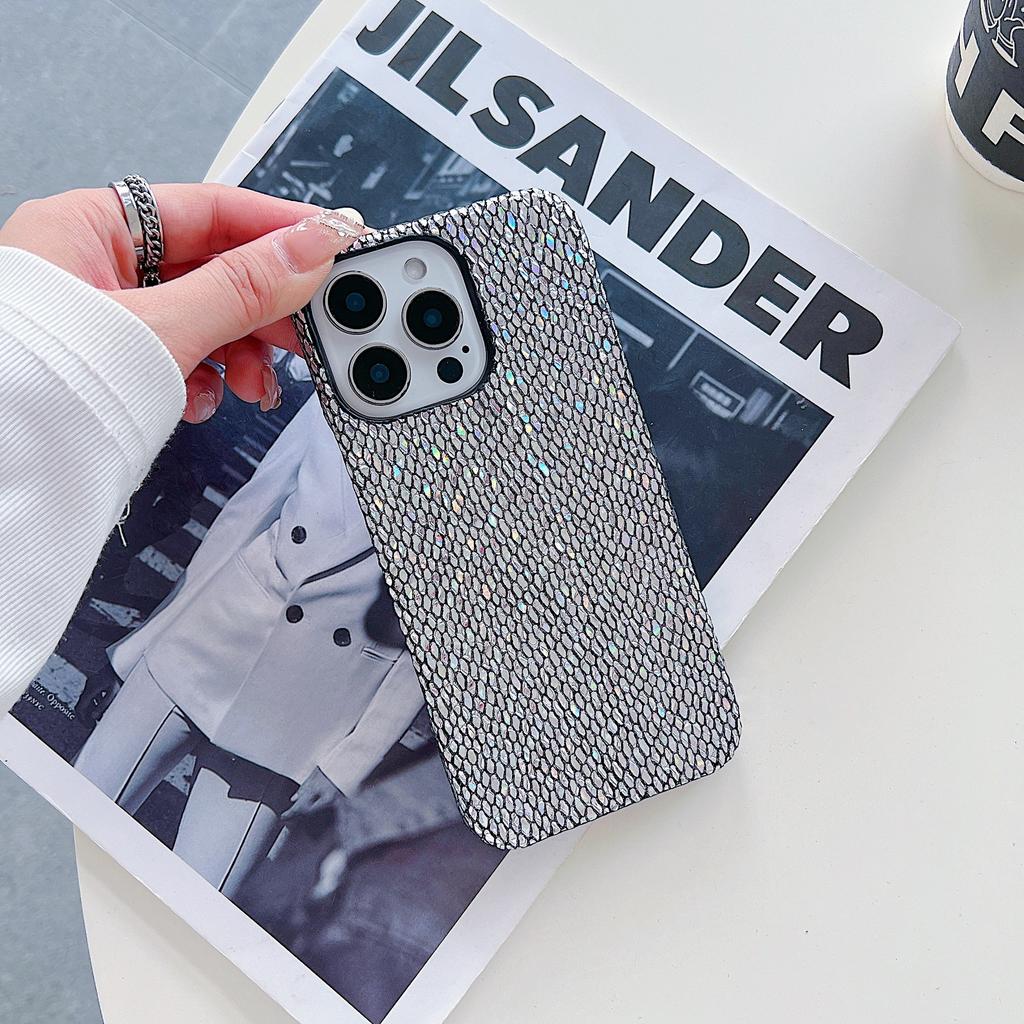 Gradual change snake pattern is suitable for Apple mobile phone case 16PRO/15Pro heat dissipation iPhone16proma half-pack case