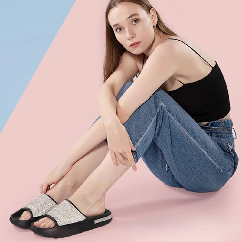 Mode Damen Pantoletten Mode Plateau Strass Dekor Pantoletten Outdoor Rutschfest Strand Sandalen Neue Damen Hausschuhe 2024