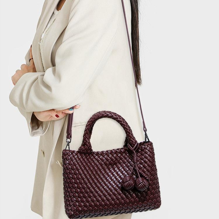 Fashion Woven Handbag Women's New Soft Leather Bag Small Shoulder Messenger Bag Fashion Versatile Hand Carry Small Tote Bag