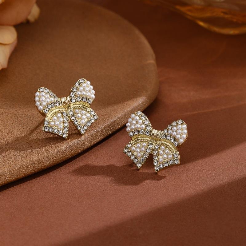 Exquisite Full-diamond Sweet Bow-shaped Pearl Stud Earrings for Women, Fashionable, Simple, Small, and Versatile. Ear Jewelry.