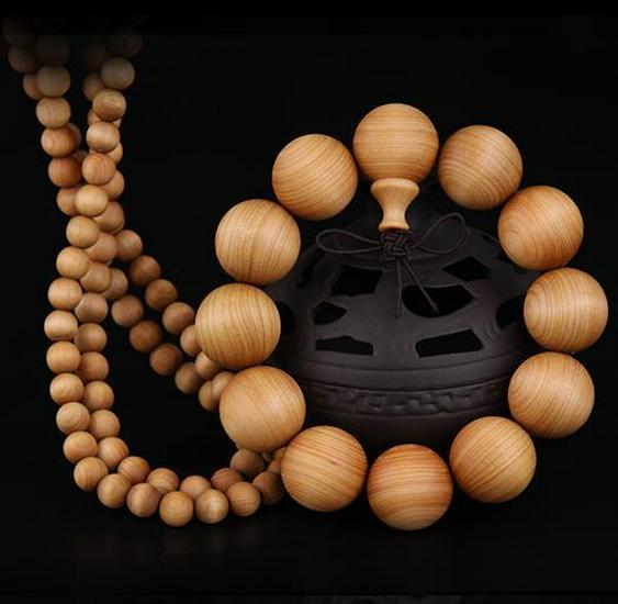 Herren Armband aus rotem Sandelholz mit goldenem Stern Agarholz Buddhistische Gebetsperlen