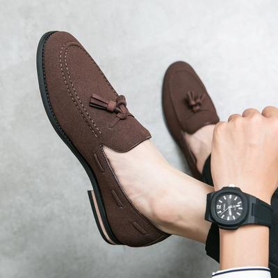 Design Marki Męskie Zamszowe Skórzane Buty Mokasyny Brązowe Frędzle Szpiczaste Męskie Loafersy Vintage Wsuwane Casualowe Męskie Buty Wizytowe